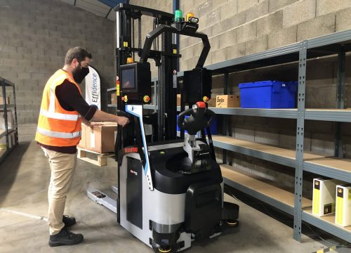 EffiBOT-P gerbeur robotié préparation de commandes Manitou