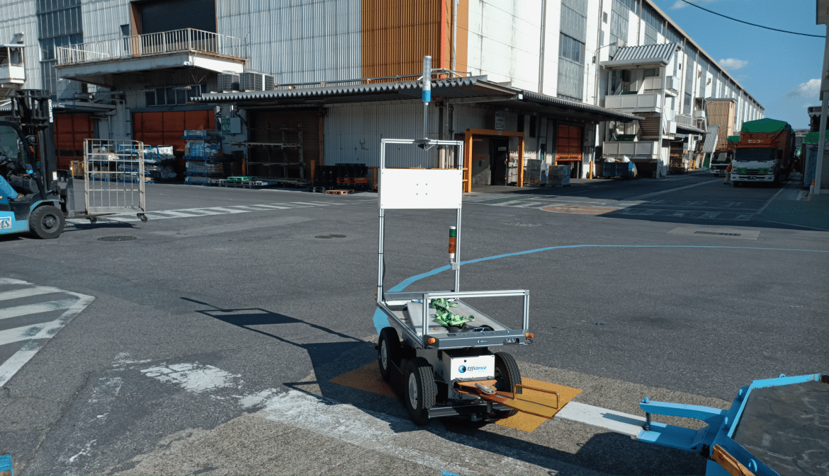 Ein Outdoor EffiBOT im Logistikzug bei SEKISUI HEIM